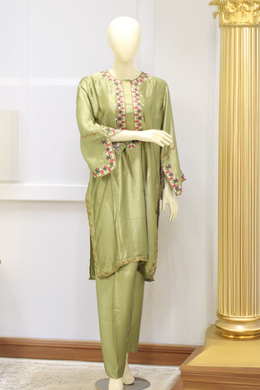 Border line’s silk 2 piece dress 👗
