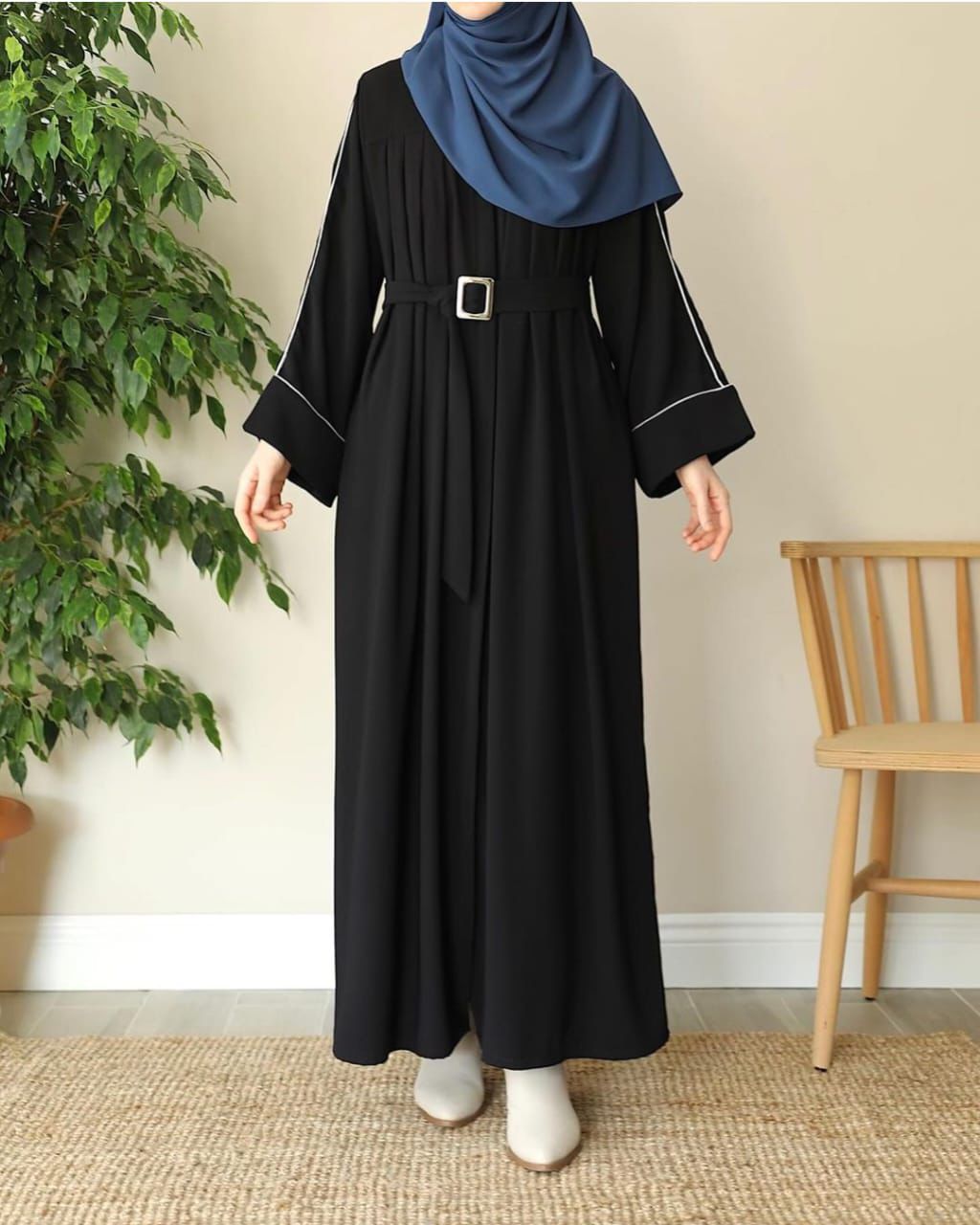 BLACK ABAYA WITH STROLLER